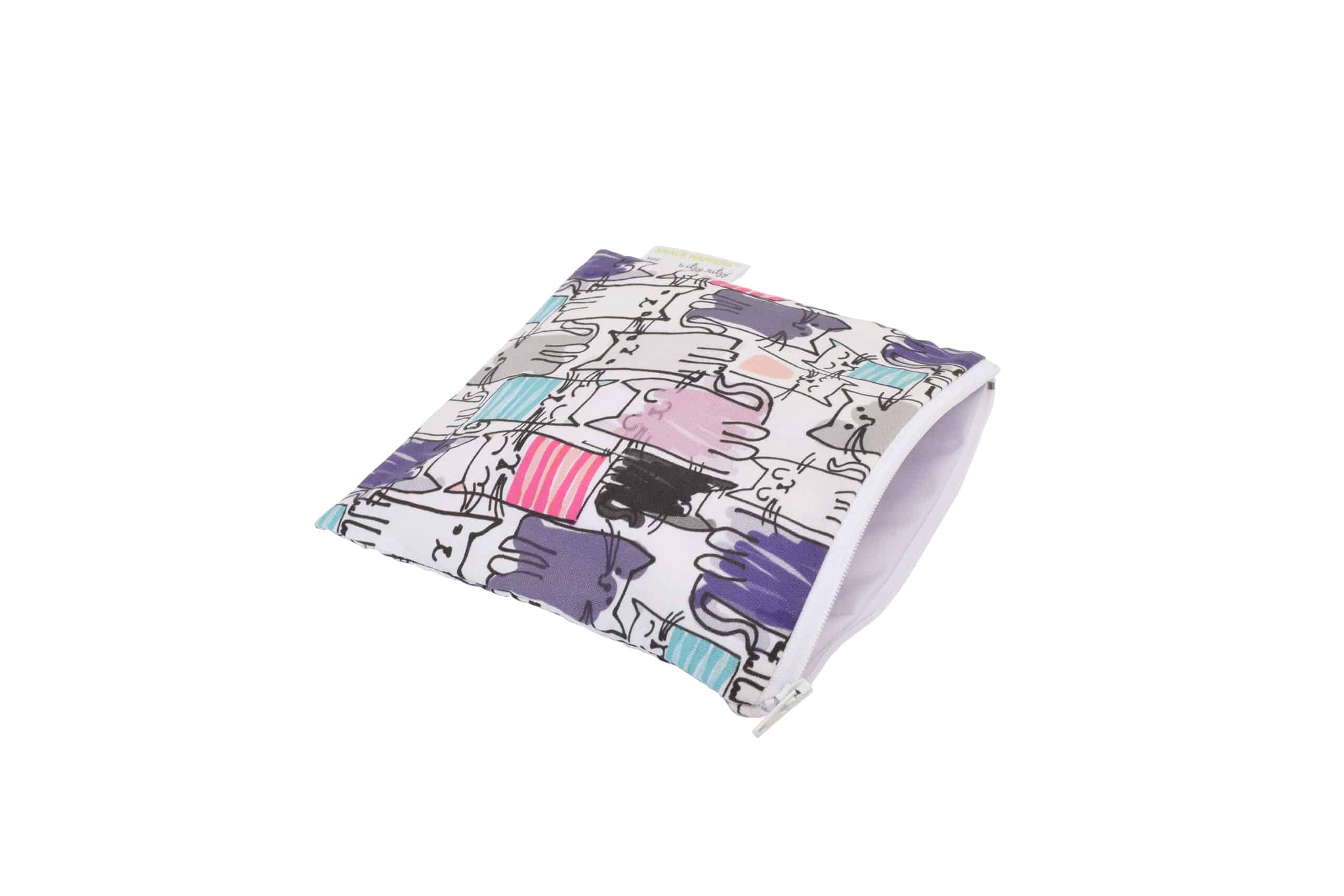 Itzy-RItzy-Snack-Happens-Reusable-Snack-Bags-SWB8304-Raining-Cats-Dogs-Snack-Bag-scaled