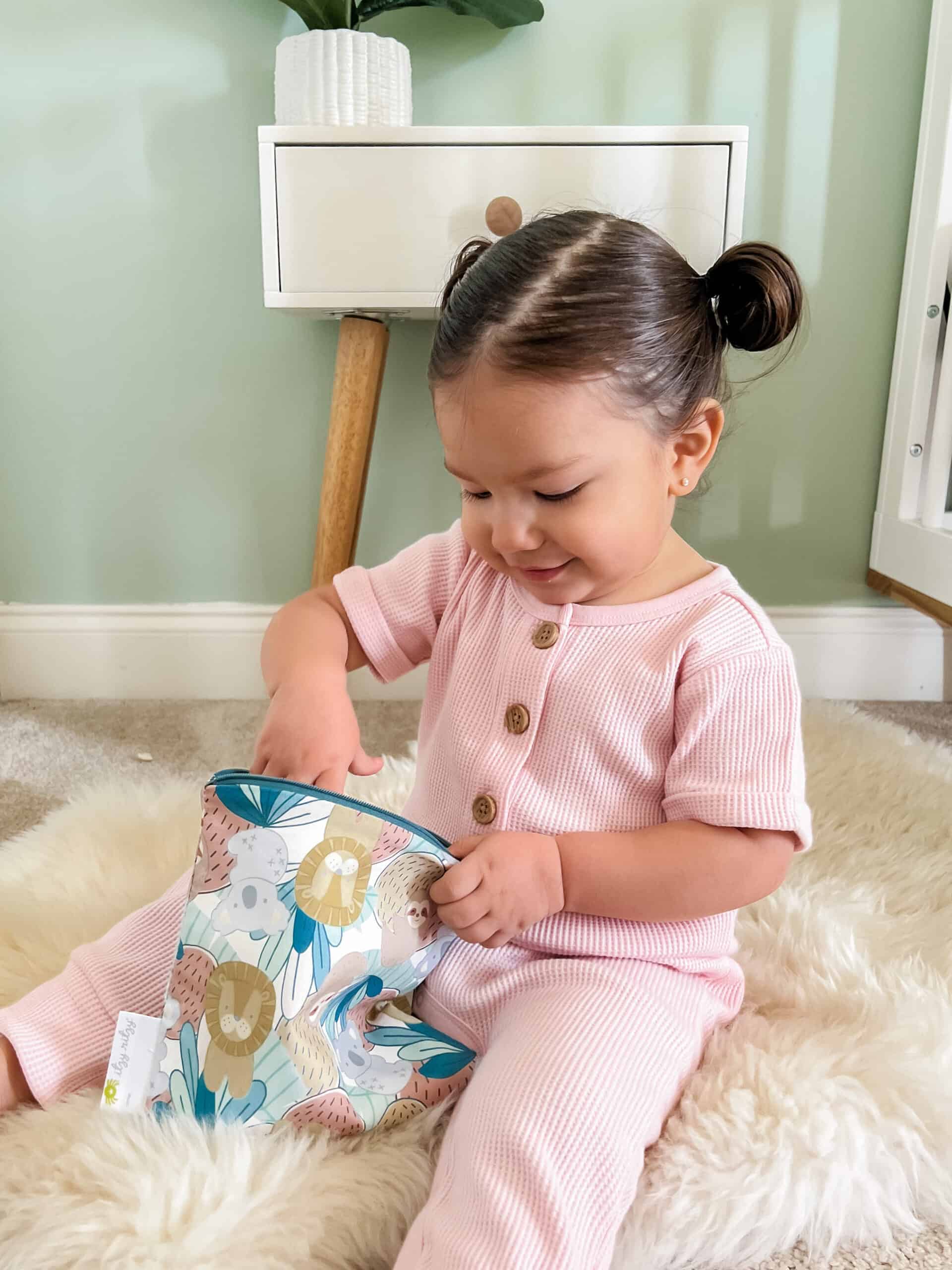 Itzy-RItzy-Snack-Happens-Reusable-Snack-Bags-SWB8443-Safari-Squad-Snack-Bag-4-scaled