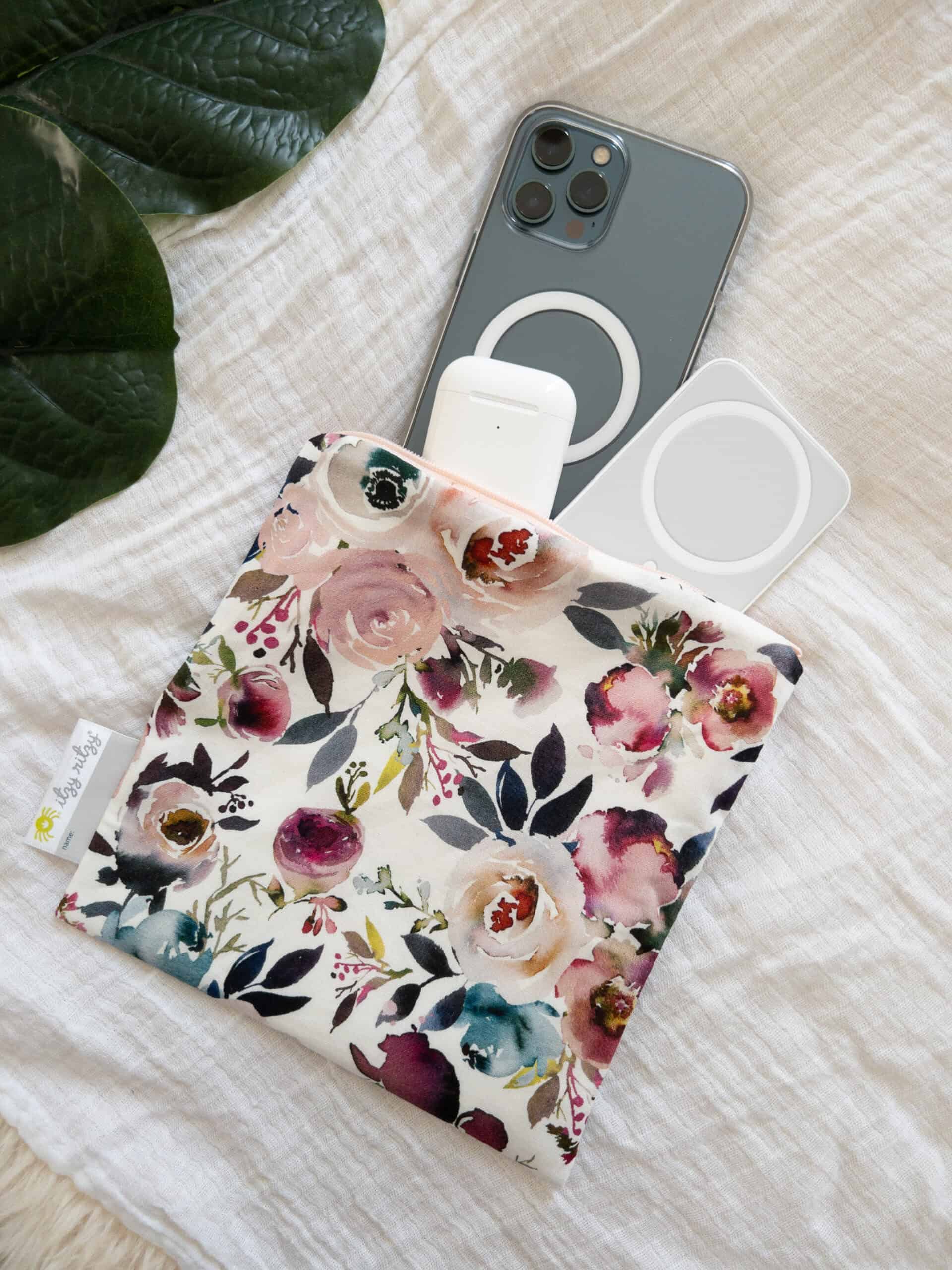 Itzy-RItzy-Snack-Happens-Reusable-Snack-Bags-SWB9100-Blush-Floral-Snack-Bag-4-scaled