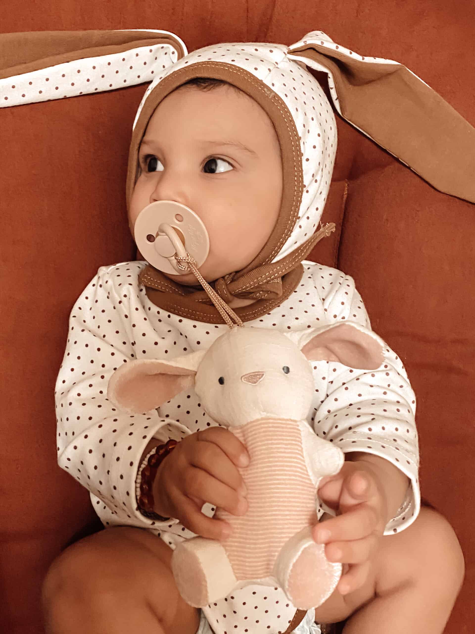 Itzy-Ritzy-Bitzy-Pal-Natural-Rubber-Pacifier-with-a-Soft-Cotton-Lovey-NRPAL8447-Bunny-4-scaled
