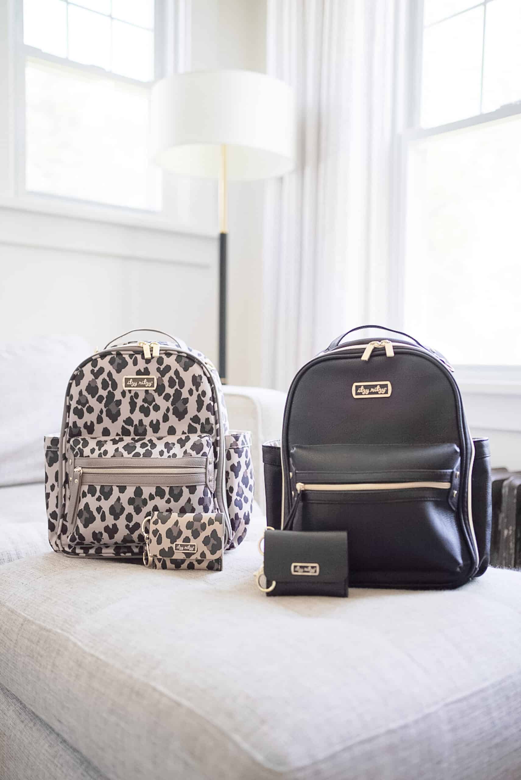 Itzy-Ritzy-CHC1000-Itzy-Mini-Wallet-Card-Holder-and-Key-Chain-Charm-Black-12-scaled