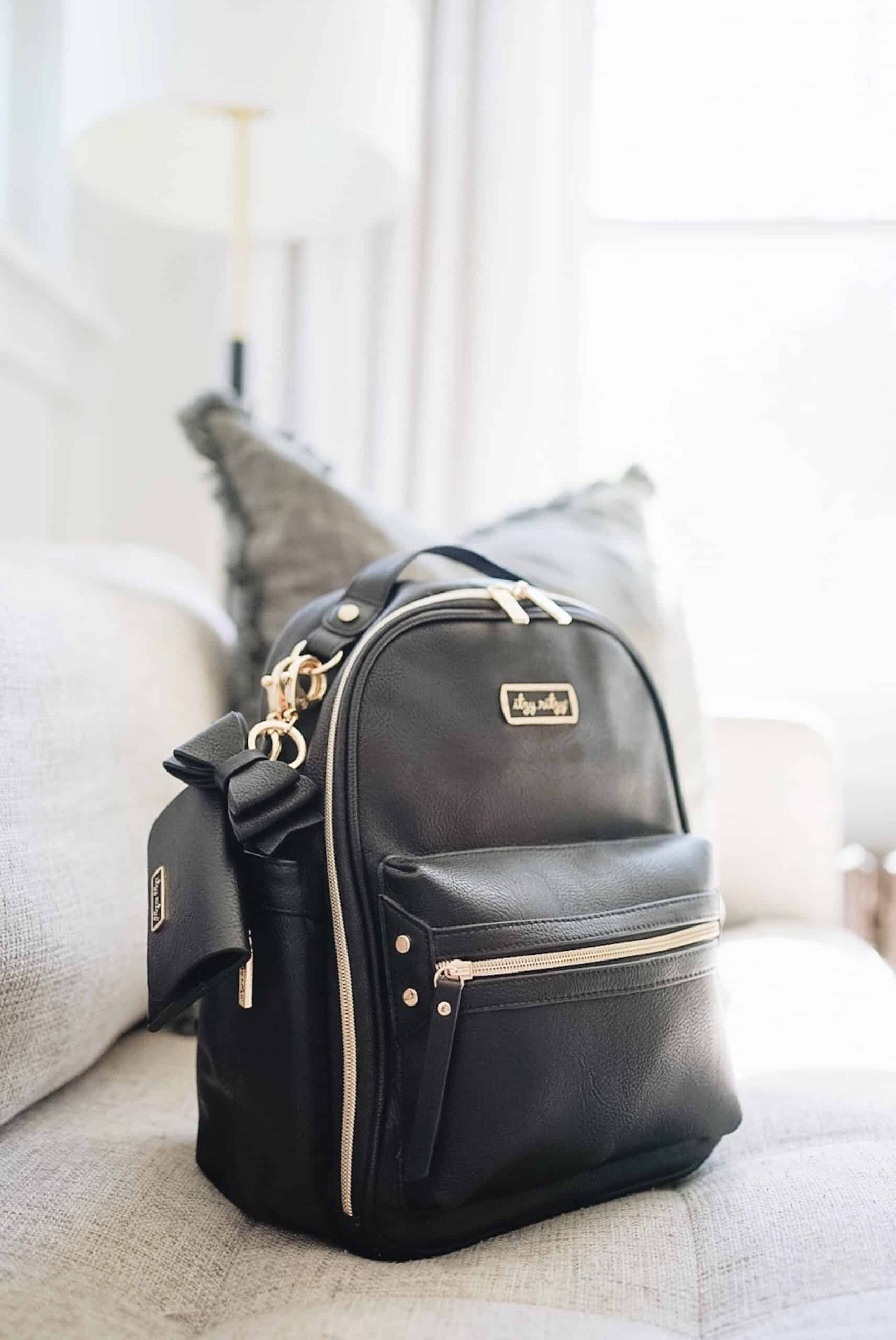 Itzy-Ritzy-CHC1000-Itzy-Mini-Wallet-Card-Holder-and-Key-Chain-Charm-Black-13-scaled