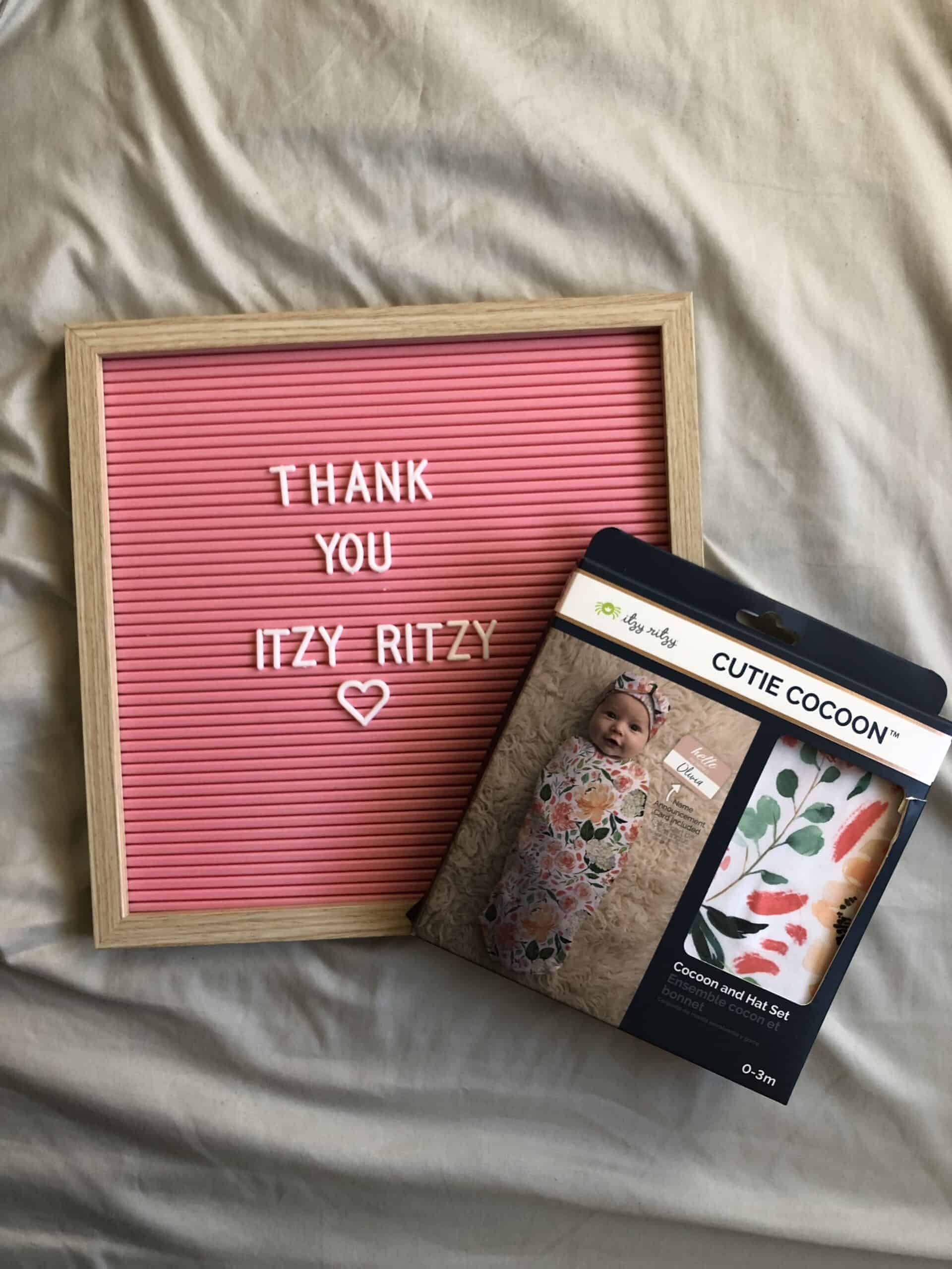 Itzy-Ritzy-Cocoon-Hat-Swaddle-Set-Name-Card-CC8351-Peach-Floral-Flat-Lay-scaled