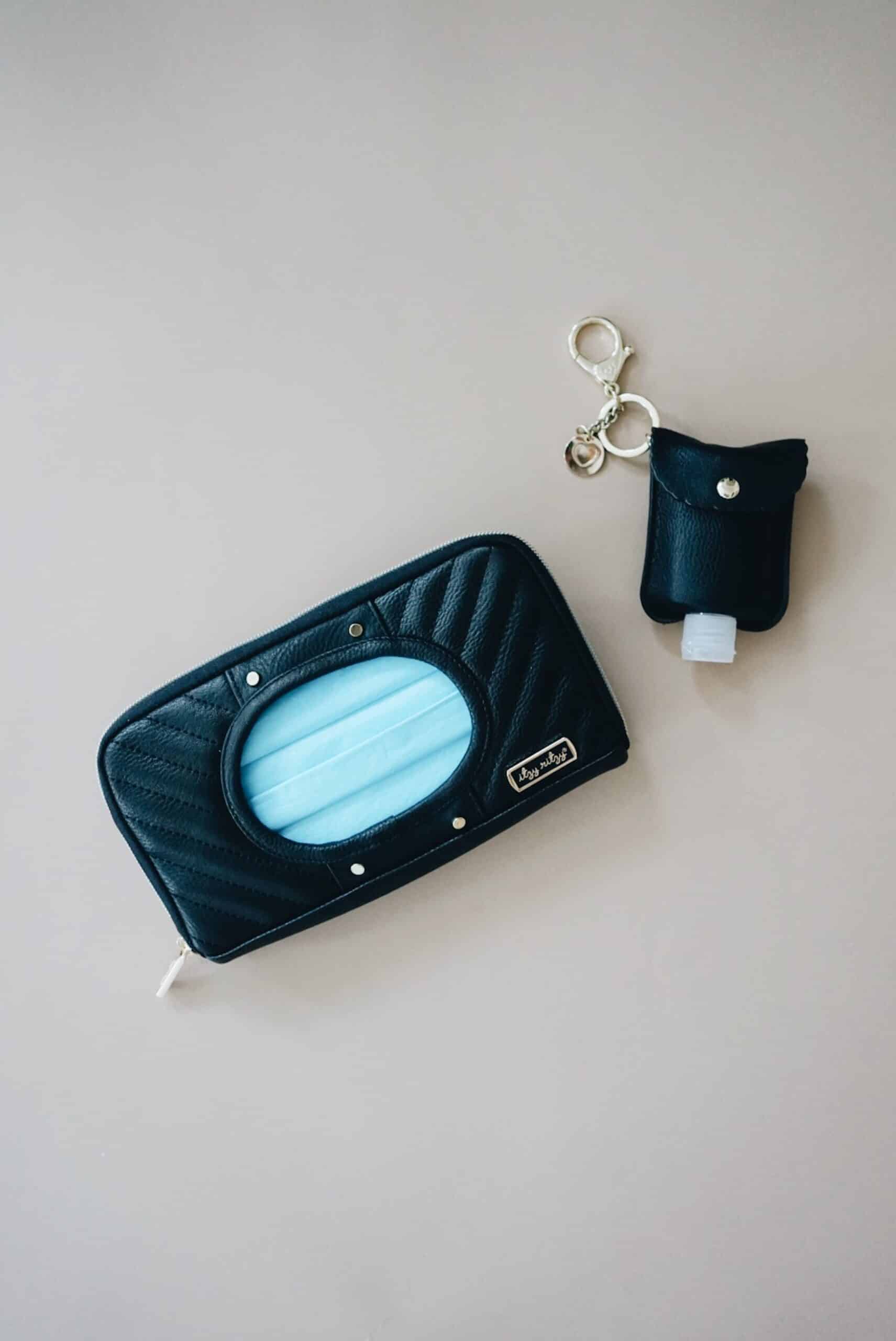 Itzy-Ritzy-Sanitizer-Holder-Case-Clip-Bag-Purse-HSP1000-Black-Hand-Sanitizer-Pouch-4-scaled