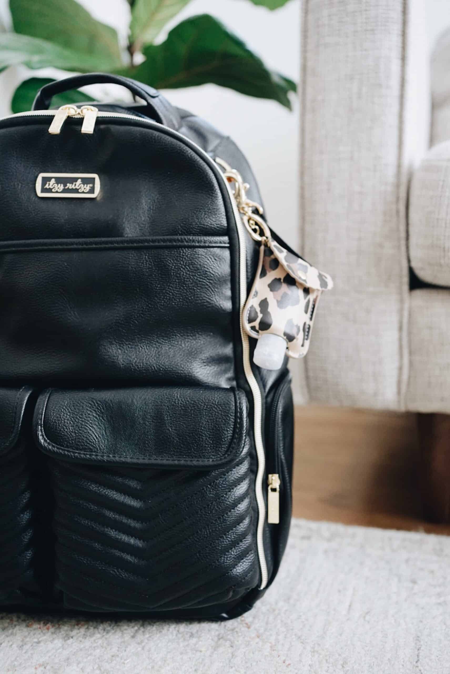 Itzy-Ritzy-Sanitizer-Holder-Case-Clip-Bag-Purse-HSP8387-Leopard-Hand-Sanitizer-Pouch-6-scaled