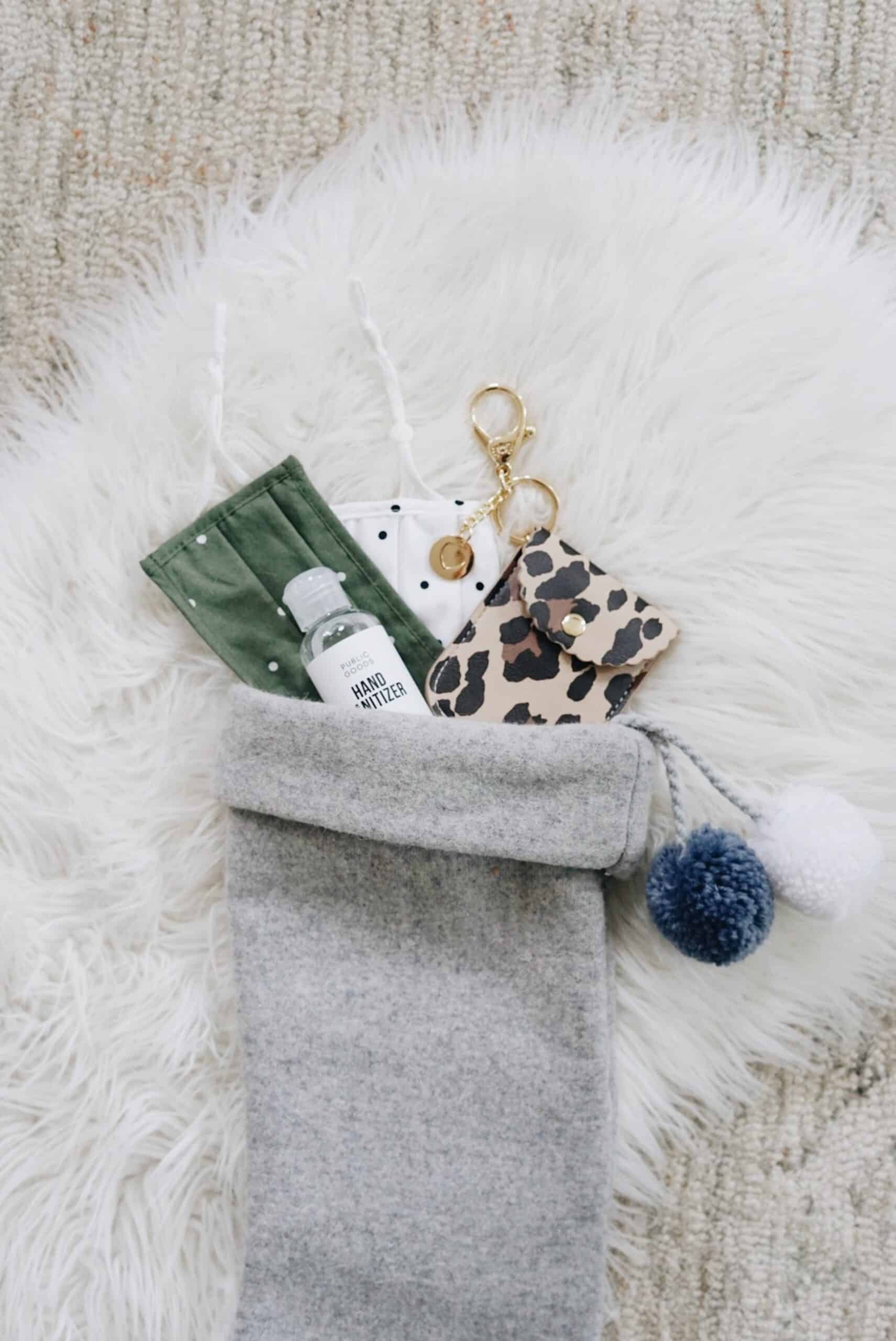 Itzy-Ritzy-Sanitizer-Holder-Case-Clip-Bag-Purse-HSP8387-Leopard-Hand-Sanitizer-Pouch-scaled