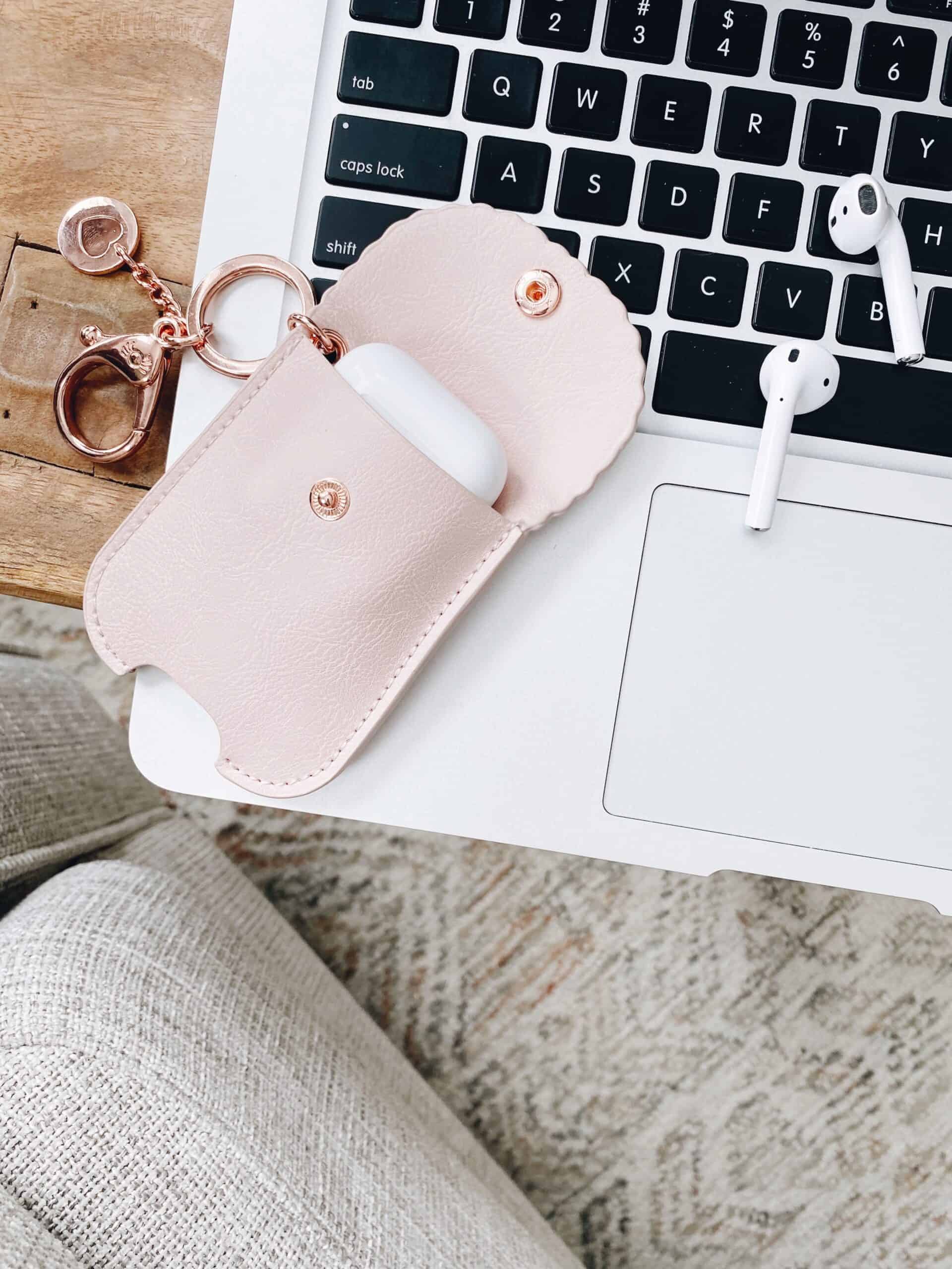 Itzy-Ritzy-Sanitizer-Holder-Case-Clip-Bag-Purse-HSP9100-Blush-Hand-Sanitizer-Pouch-1-scaled
