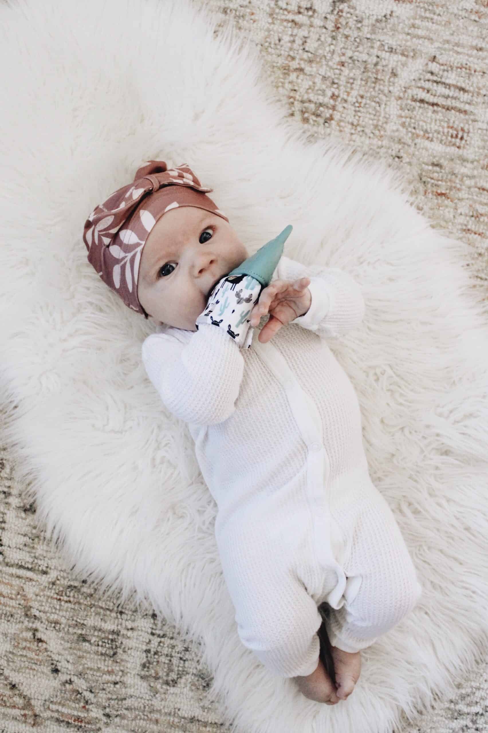 Itzy-Ritzy-Teething-Mitt-Teether-MITT8311-Llama-Mitt-2-scaled