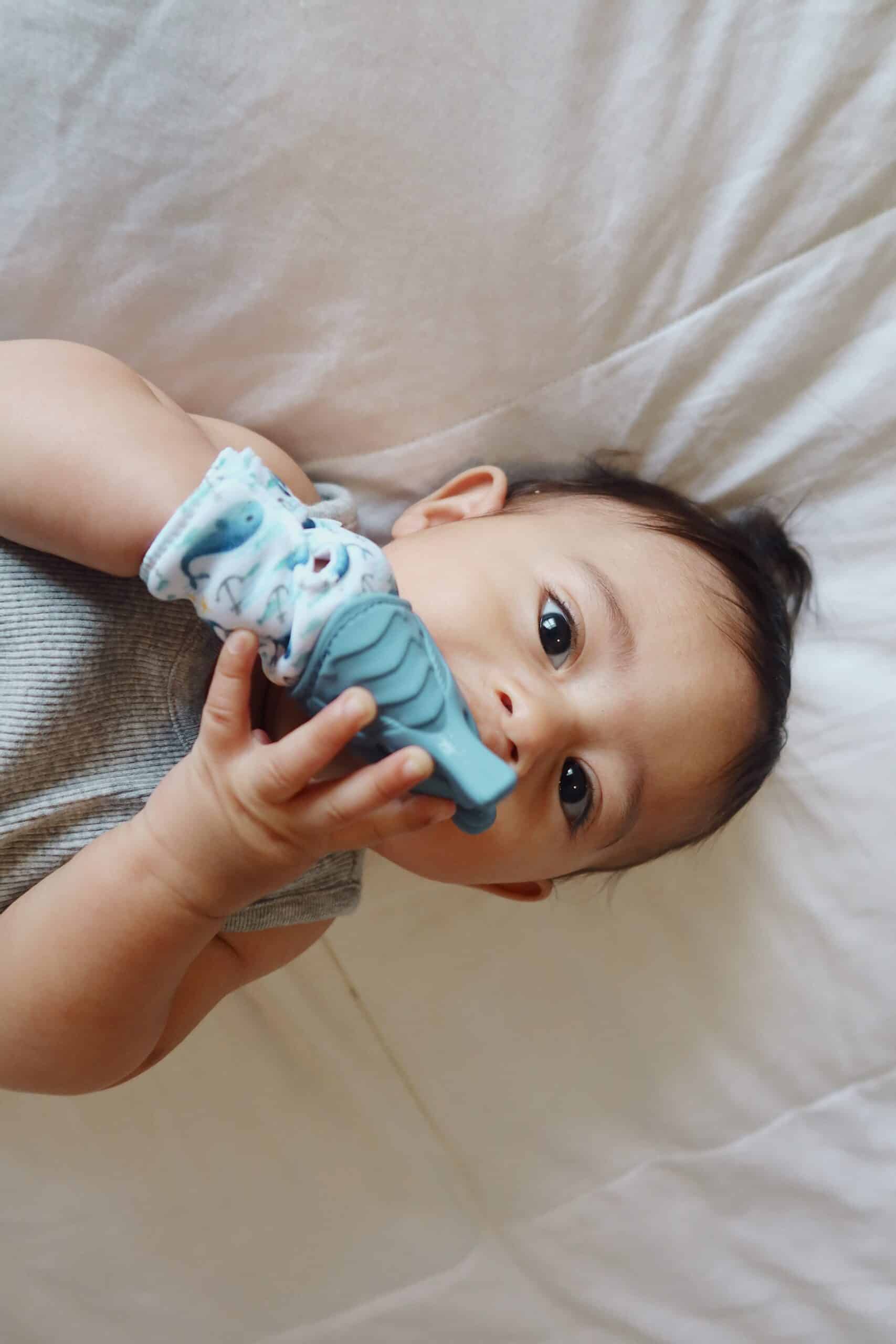 Itzy-Ritzy-Teething-Mitt-Teether-MITT8423-Whale-Mitt-scaled