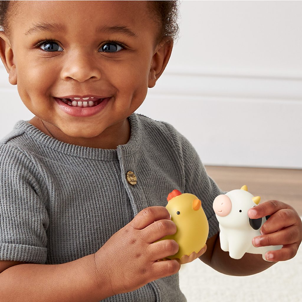 Itzy Ritzy Itzy Play spill and fill put and take activity toy Farm product photo 7 Itzy Ritzy Itzy Play spill and fill put and take activity toy Farm product photo 7