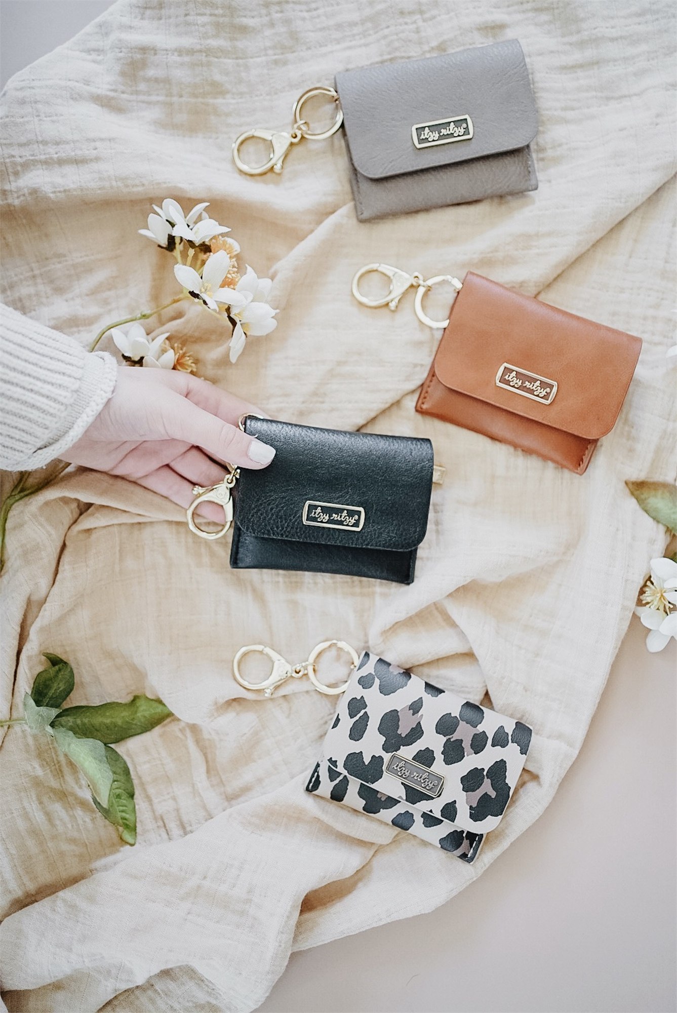 Itzy Mini Wallet Card Holder and Key Chain Charm - Cognac Itzy Mini Wallet Card Holder and Key Chain Charm - Cognac