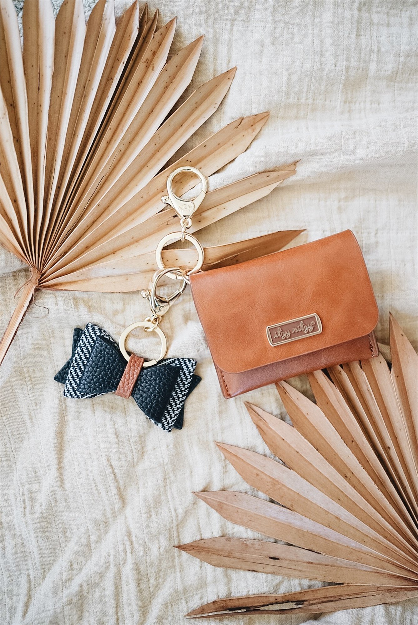 Itzy Mini Wallet Card Holder and Key Chain Charm - Cognac Itzy Mini Wallet Card Holder and Key Chain Charm - Cognac