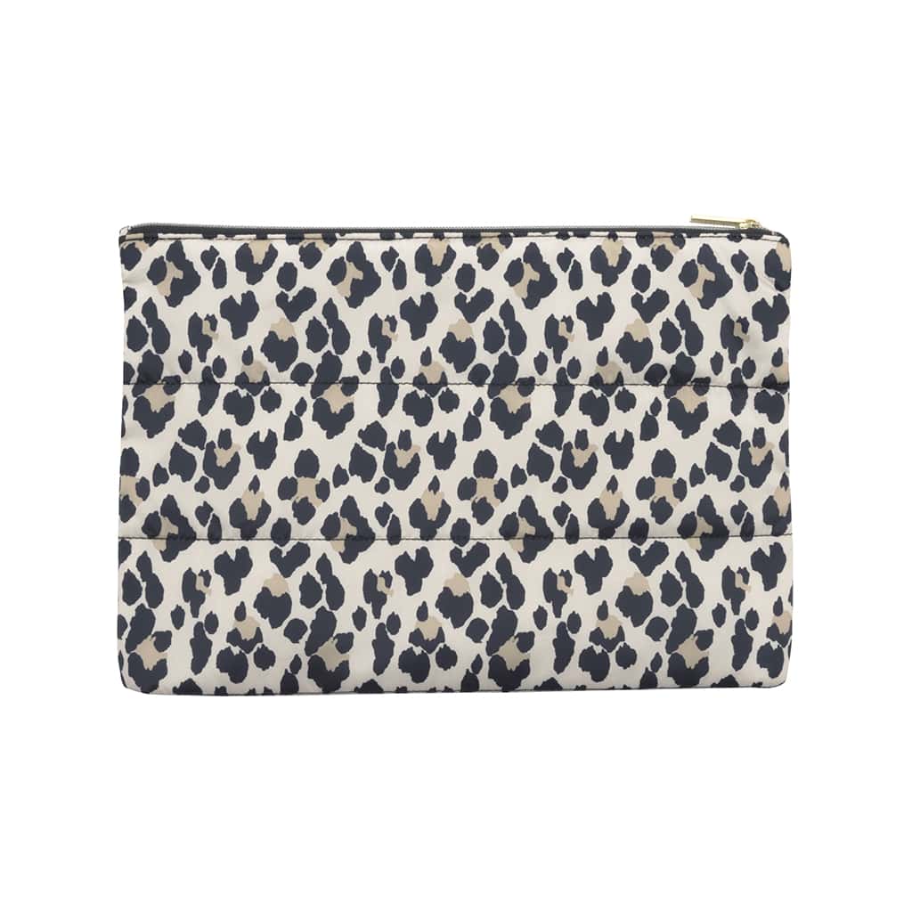 itzy-ritzy-dpc8387-pack-like-a-dream-packing-cubes-leopard-6 A Itzy Ritzy Pack Like A Dream Packing Cubes - Set of 3 with a zipper.