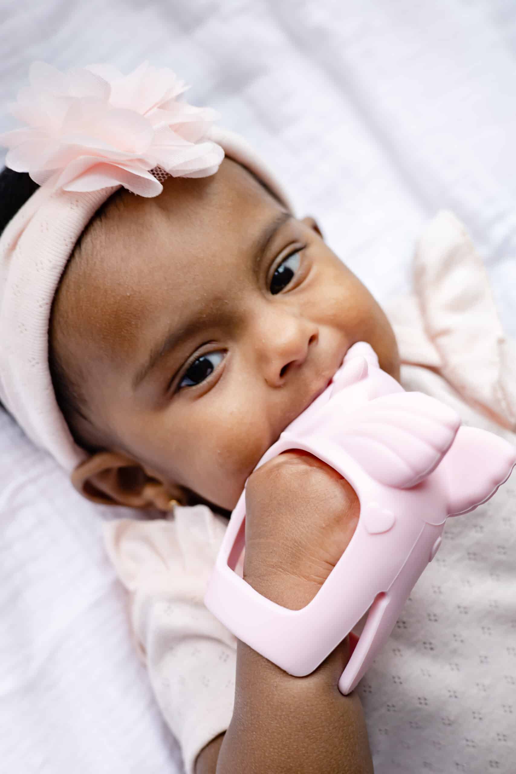 itzy-ritzy-grip-bitzy-grip-silicone-mitt-teether-pegasus-7-scaled