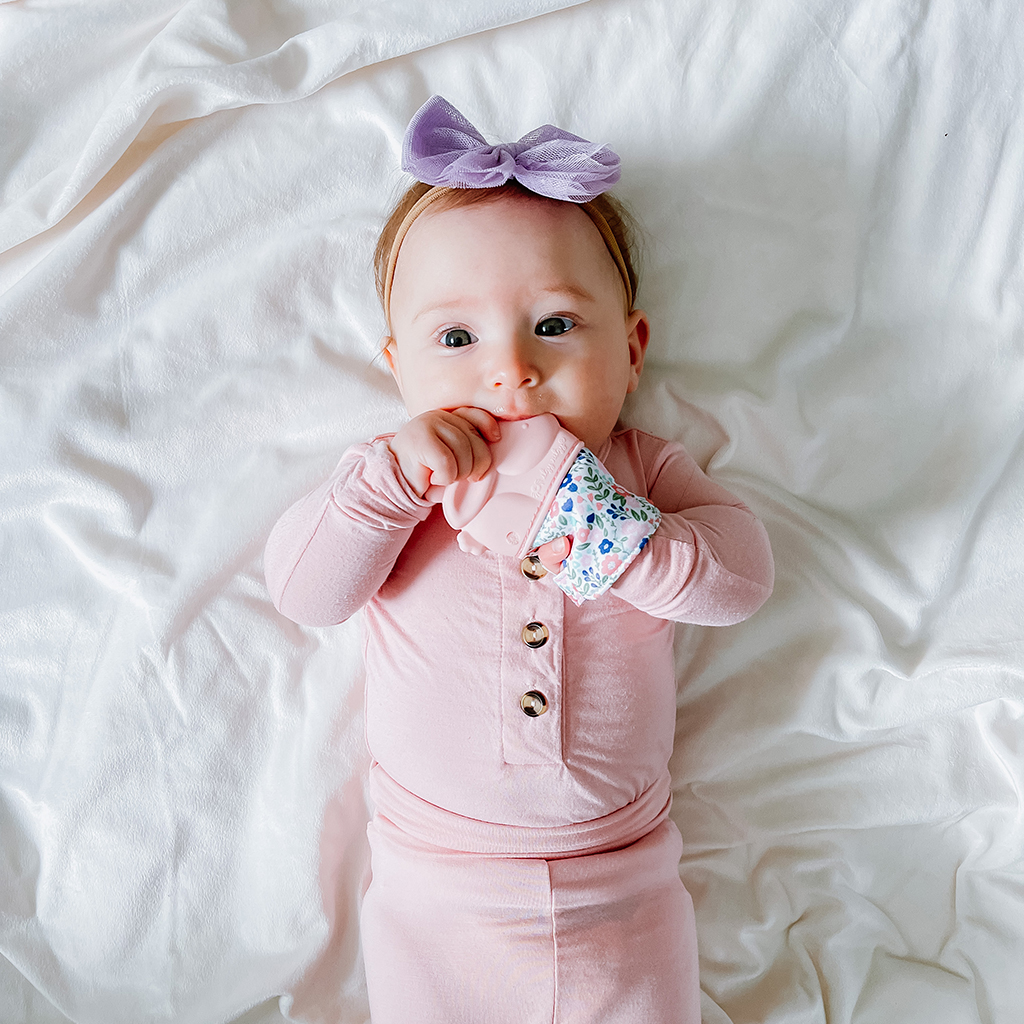 Itzy Mitt - Silicone Teething Mitt - Bunny Itzy Mitt - Silicone Teething Mitt - Bunny