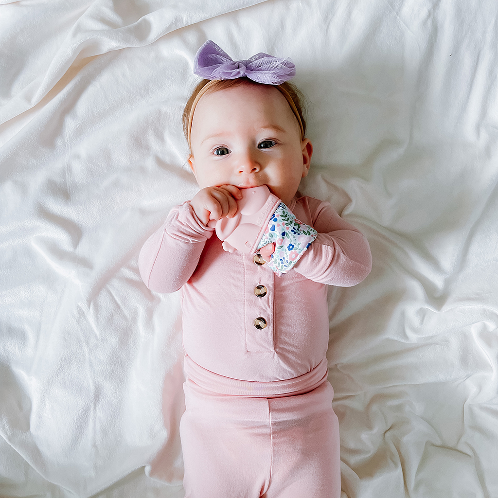 Itzy Mitt - Silicone Teething Mitt - Bunny Itzy Mitt - Silicone Teething Mitt - Bunny