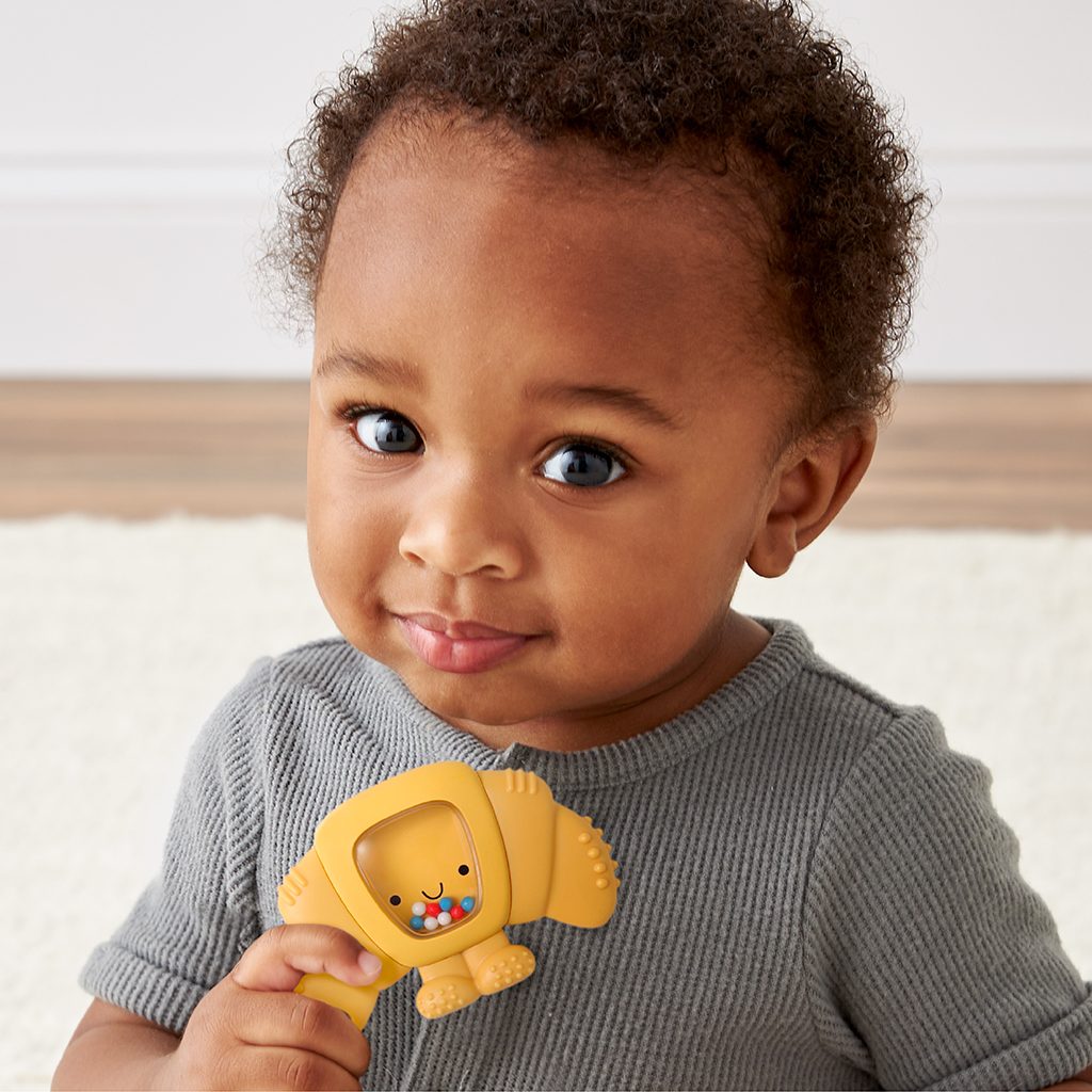 Itzy Ritzy Sweetie Shake Plus silicone teether with rattle Croissant product photo 6 Itzy Ritzy Sweetie Shake Plus silicone teether with rattle Croissant product photo 6