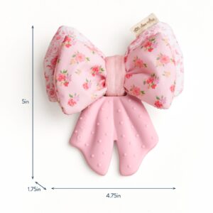 Itzy Ritzy Teensy Crinkle silicone sensory teether in the Bow design