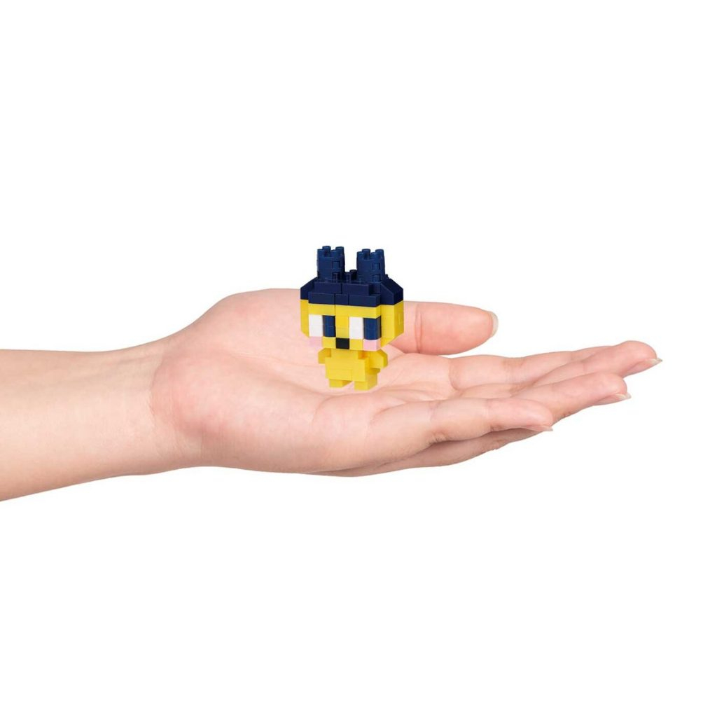 nanoblock-tamagotchi-134 A Kawada nanoblock Tamagotchi mininano First Generation Mini Block Kit figure is held in the center of an open palm against a white background.