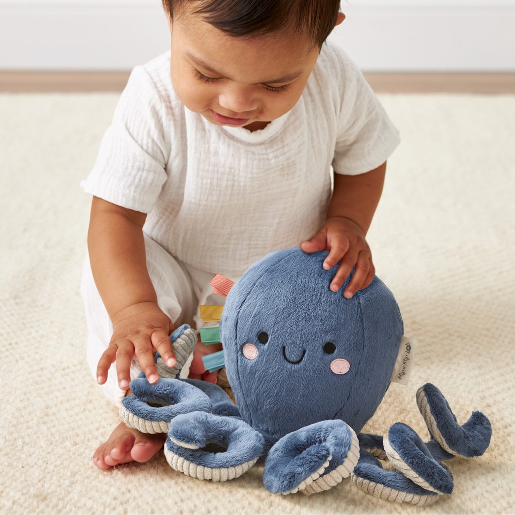 Itzy Ritzy Sweetie Snuggles plush toy Ollie the Octopus product photo 5 Itzy Ritzy Sweetie Snuggles plush toy Ollie the Octopus product photo 5